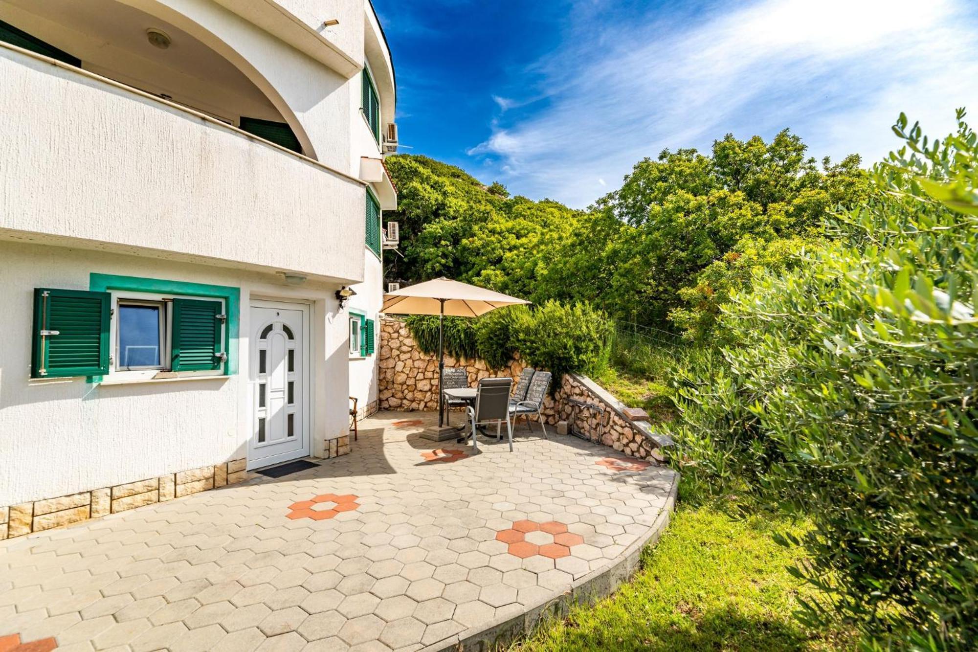 Apartments Oleander Kricin Baška Eksteriør bilde