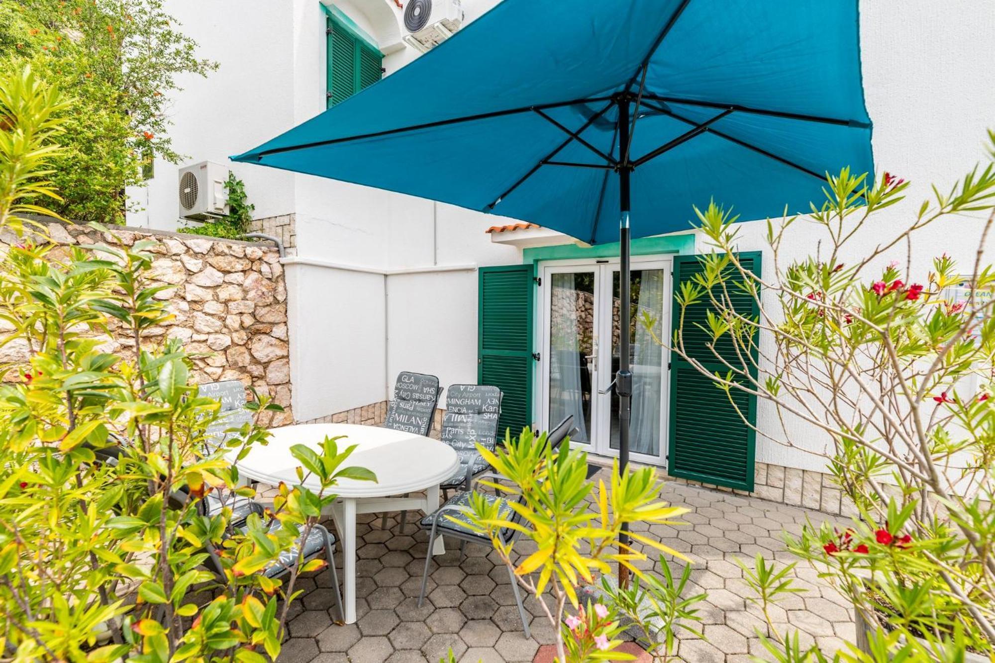 Apartments Oleander Kricin Baška Eksteriør bilde