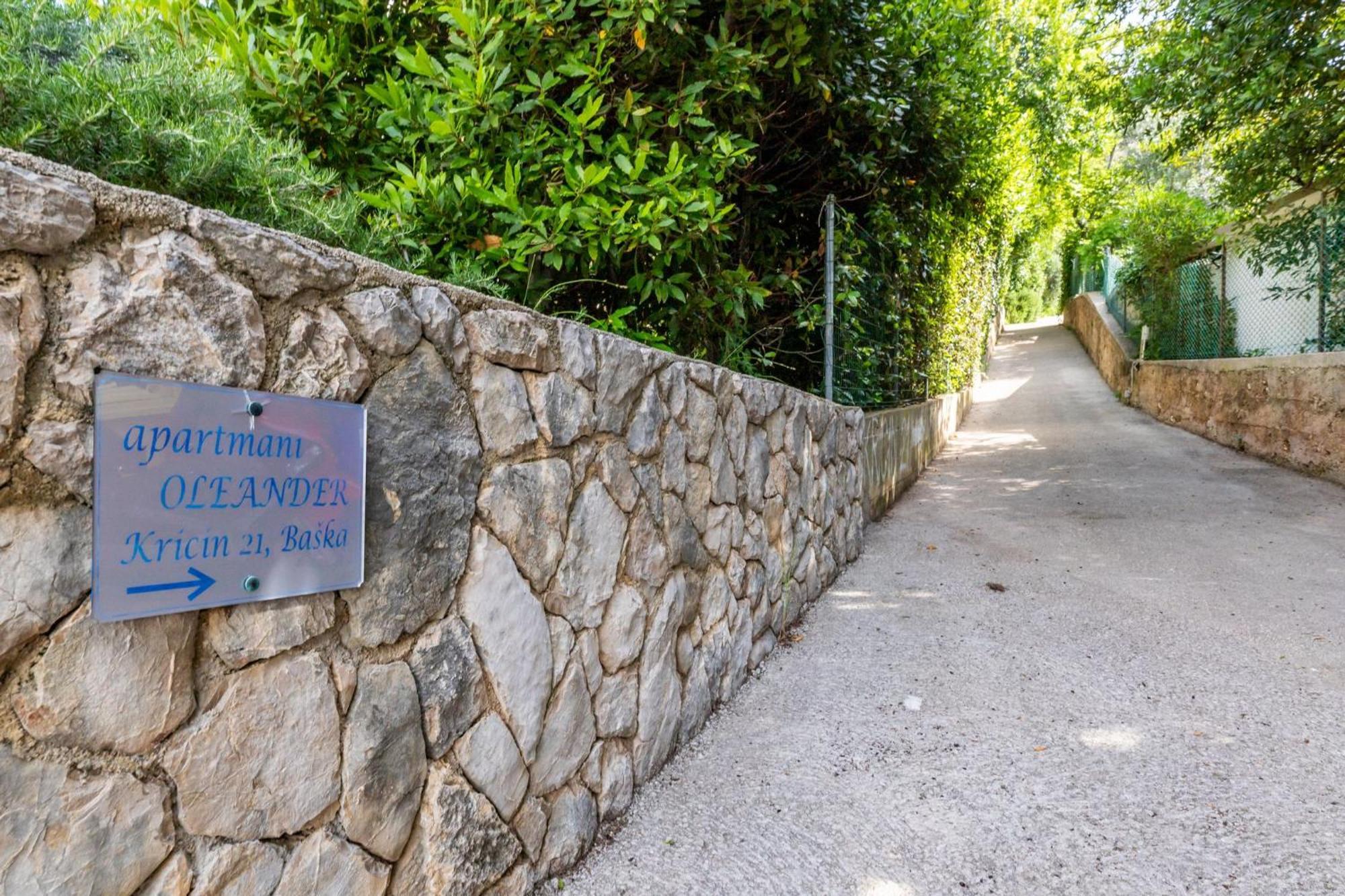 Apartments Oleander Kricin Baška Eksteriør bilde